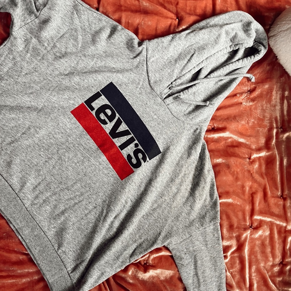 cropped levi’s hoodie